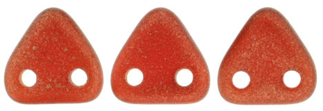 CzechMates Triangle 6mm : Sueded Gold Ruby
