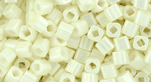 TOHO Cube 3mm : Opaque-Lustered Navajo White