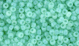 Matubo Seed Bead 8/0 : Milky Peridot