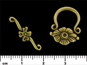 Magnolia Toggle : Antique Brass