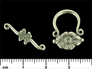 Magnolia Toggle : Antique Silver