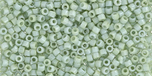 Matubo 10/0 (2,1 mm): Luster - Chalk Lt Green