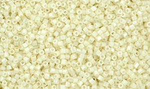 TOHO Hexagon 15/0 : Opaque-Lustered Navajo White