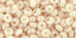 TOHO Magatama 3mm : Ceylon Lt Ivory